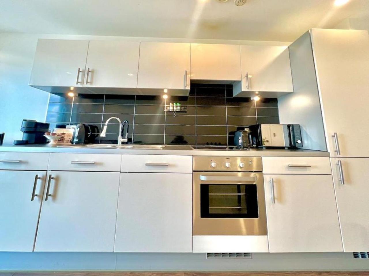 Apartment Modern High-rise Flat In Media City! 2 Beds, 2 Baths