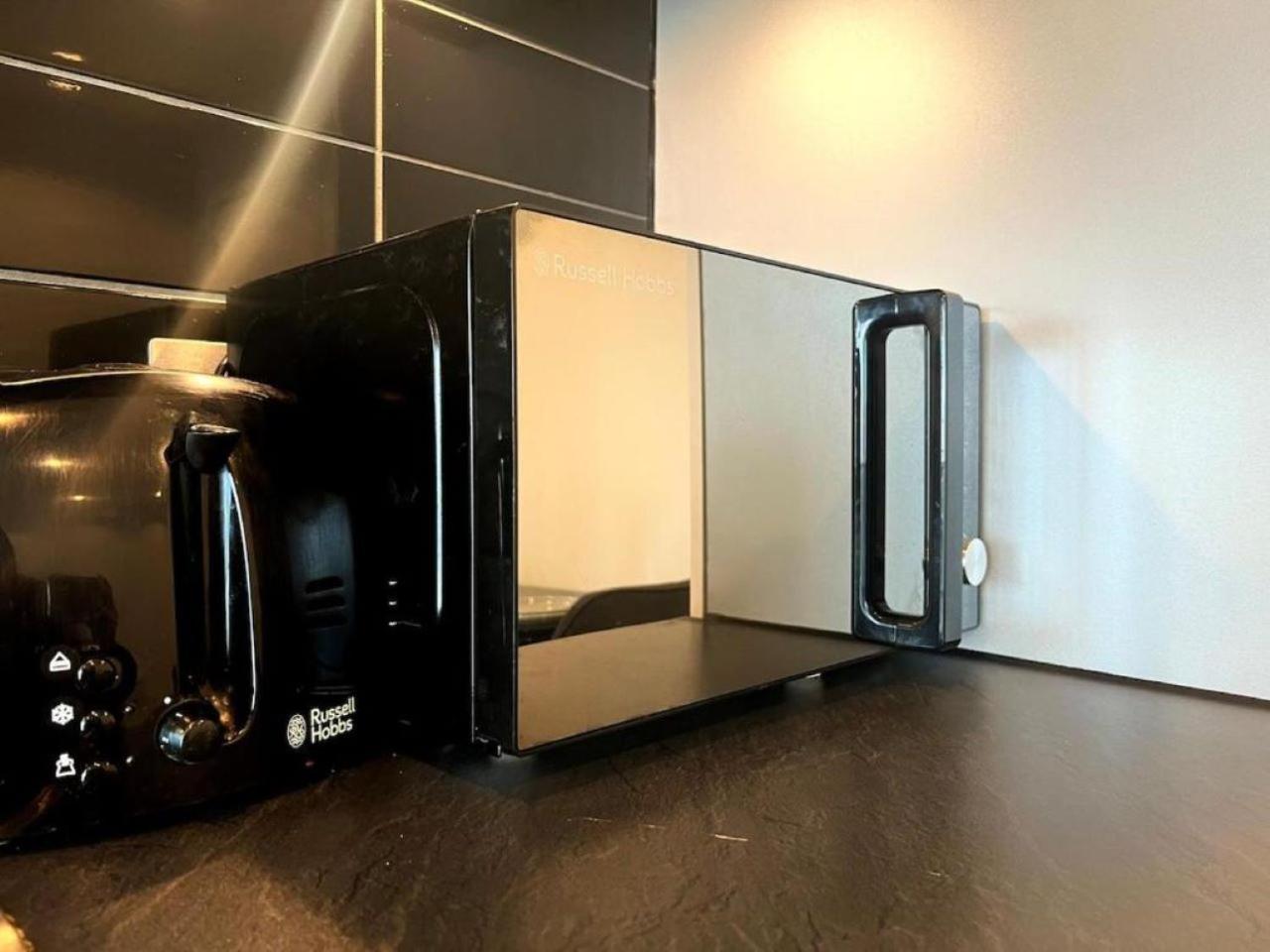 Modern High-rise Flat In Media City! 2 Beds, 2 Baths