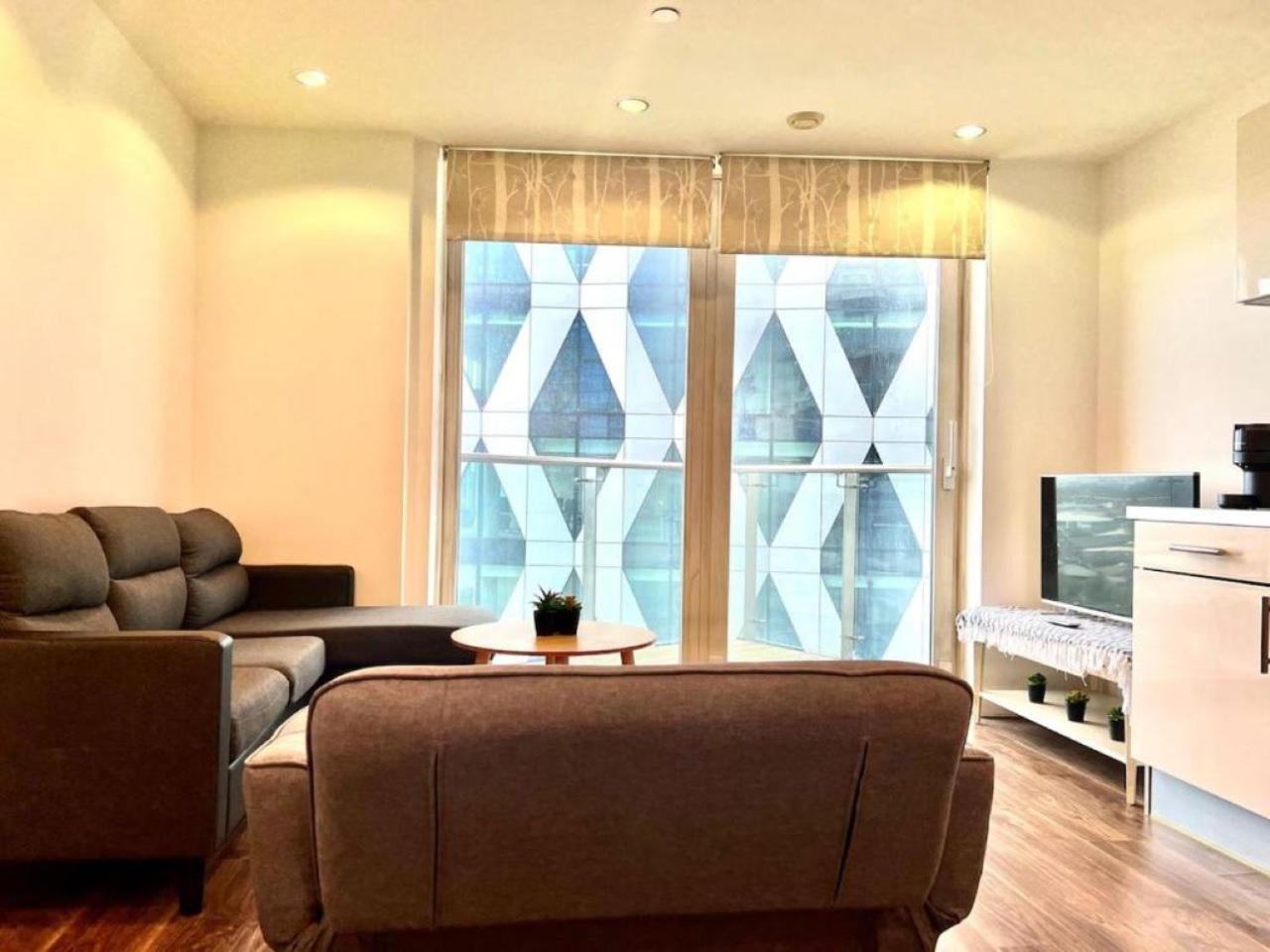 Apartment Modern High-rise Flat In Media City! 2 Beds, 2 Baths *