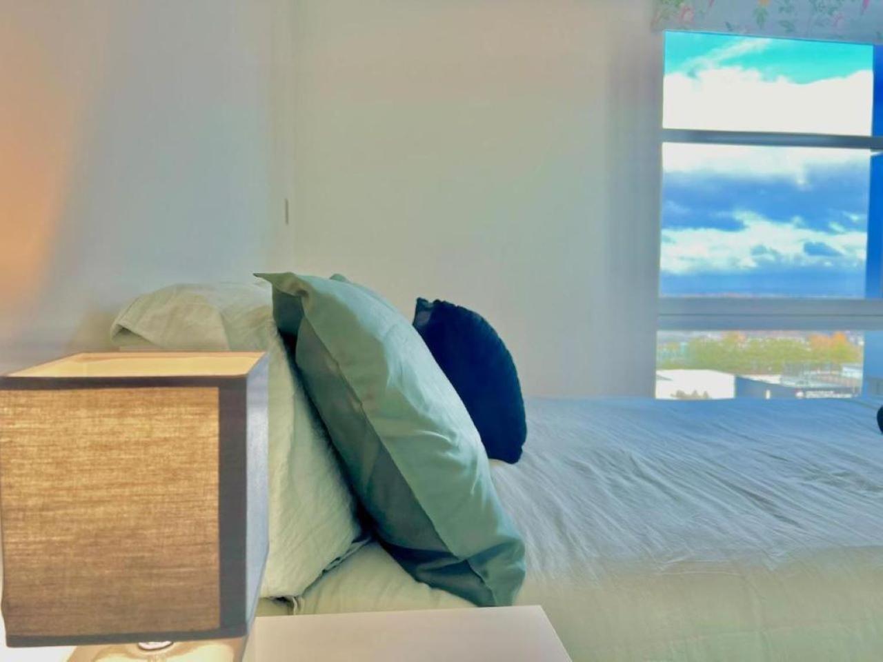 Apartment Modern High-rise Flat In Media City! 2 Beds, 2 Baths *