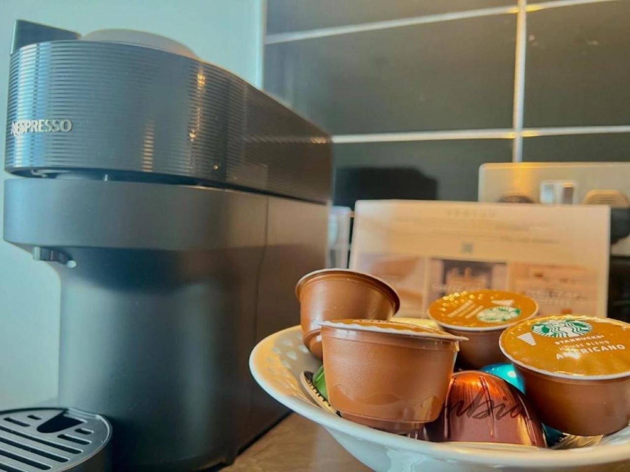 Modern High-rise Flat In Media City! 2 Beds, 2 Baths Apartment *