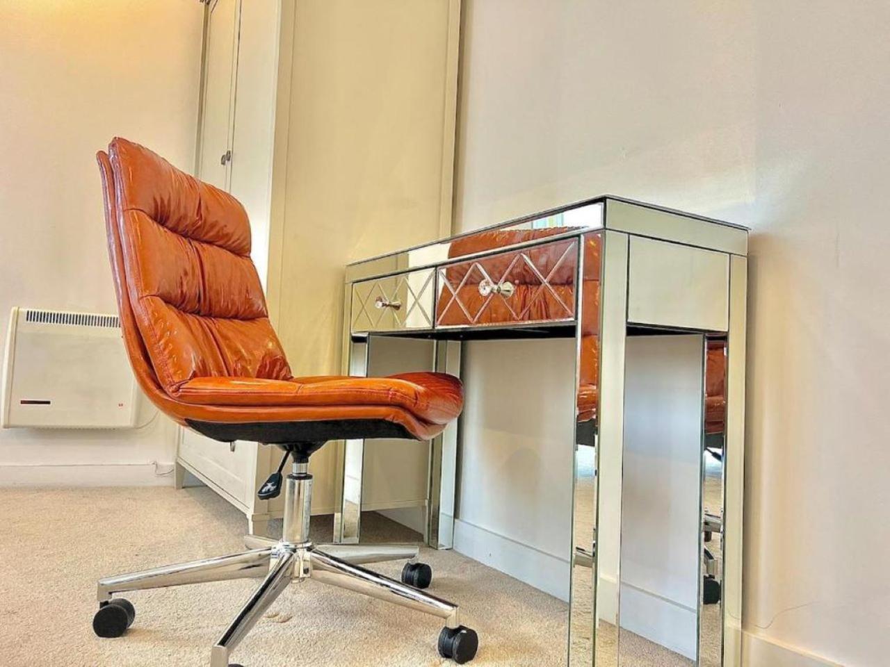 Apartment Modern High-rise Flat In Media City! 2 Beds, 2 Baths Manchester