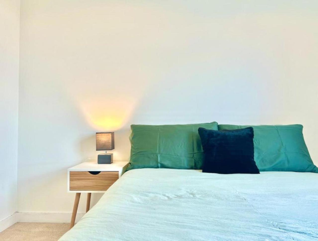 Modern High-rise Flat In Media City! 2 Beds, 2 Baths Manchester