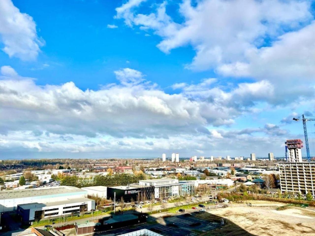 Apartment Modern High-rise Flat In Media City! 2 Beds, 2 Baths Manchester