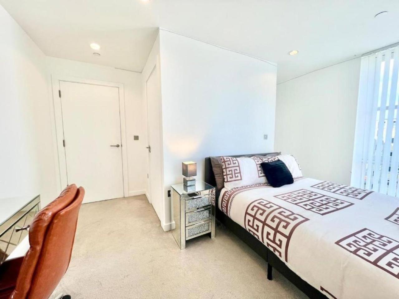 Modern High-rise Flat In Media City! 2 Beds, 2 Baths Apartment